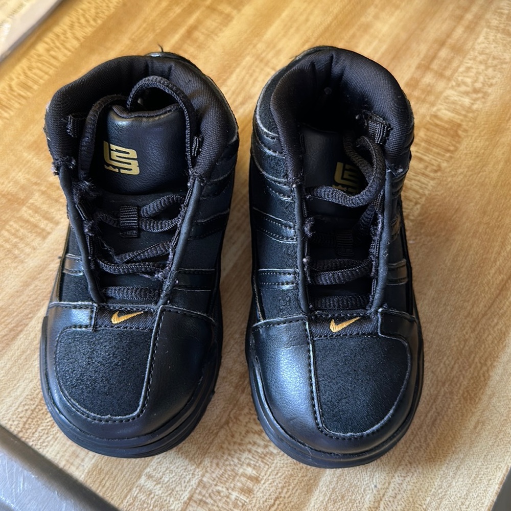Nike Labron’s size 6C black sneakers